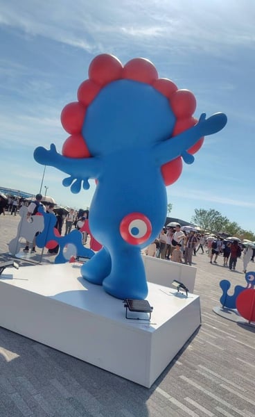 ミャクミャク後ろ姿
